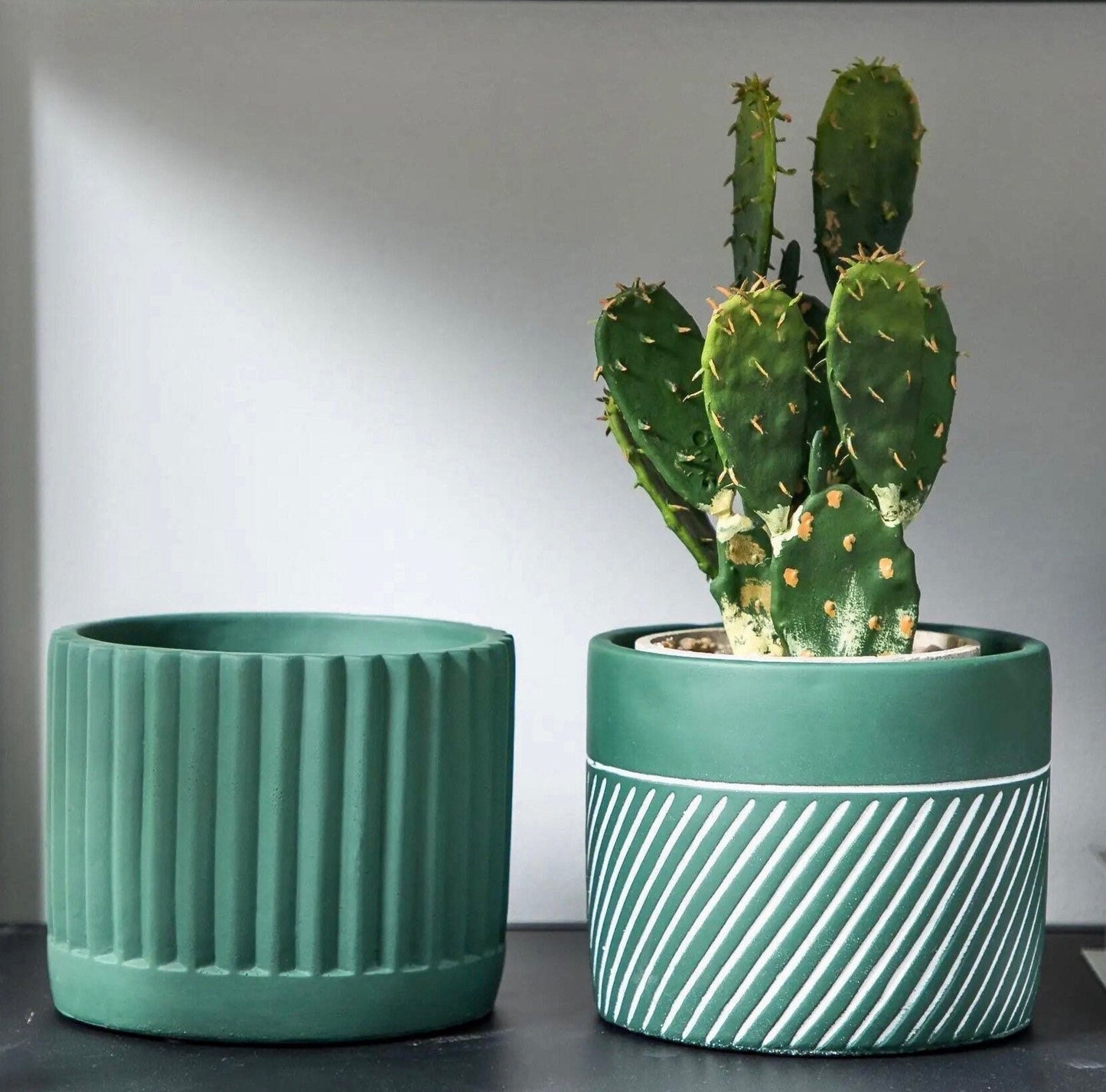 Rippled Plant Pot Set | 2-Piece Flower Pot Set | Planter Pots | Outdoor | Drainage | Sea Green | Coral Pink | Navy Blue | Cool Gray